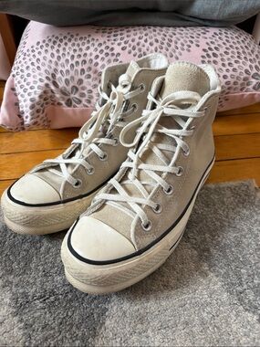 Converse All Stars High-Top Suede  Sneakers in Light Beige